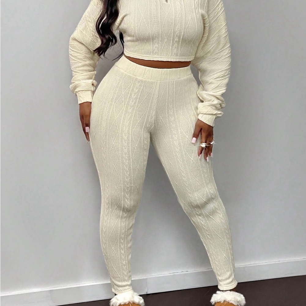 Never worn comfy cozy sweater pant set.